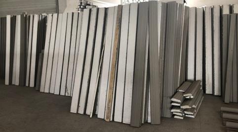 EPS構(gòu)件的主要材料是EPS泡沫塑料，這是一種由聚苯乙烯樹脂經(jīng)過發(fā)泡處理而成的輕質(zhì)材料。