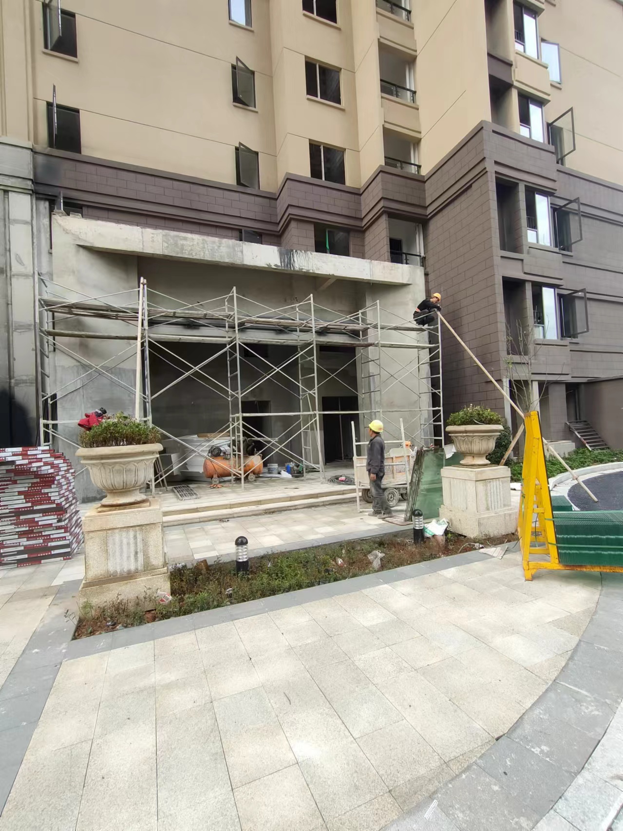 導(dǎo)致EPS外墻線條安裝后漏水的原因，我們可以采取以下措施進行解決：