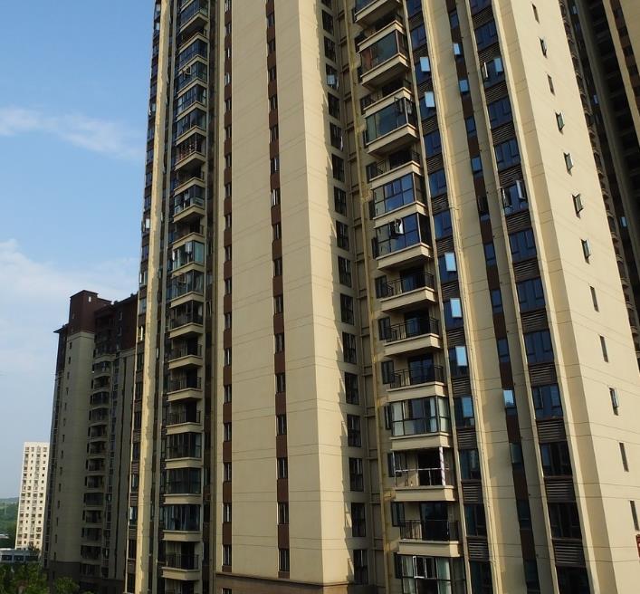 完成清潔后，應(yīng)及時用清水沖洗EPS外墻構(gòu)件表面，以去除殘留的清潔劑和污漬。