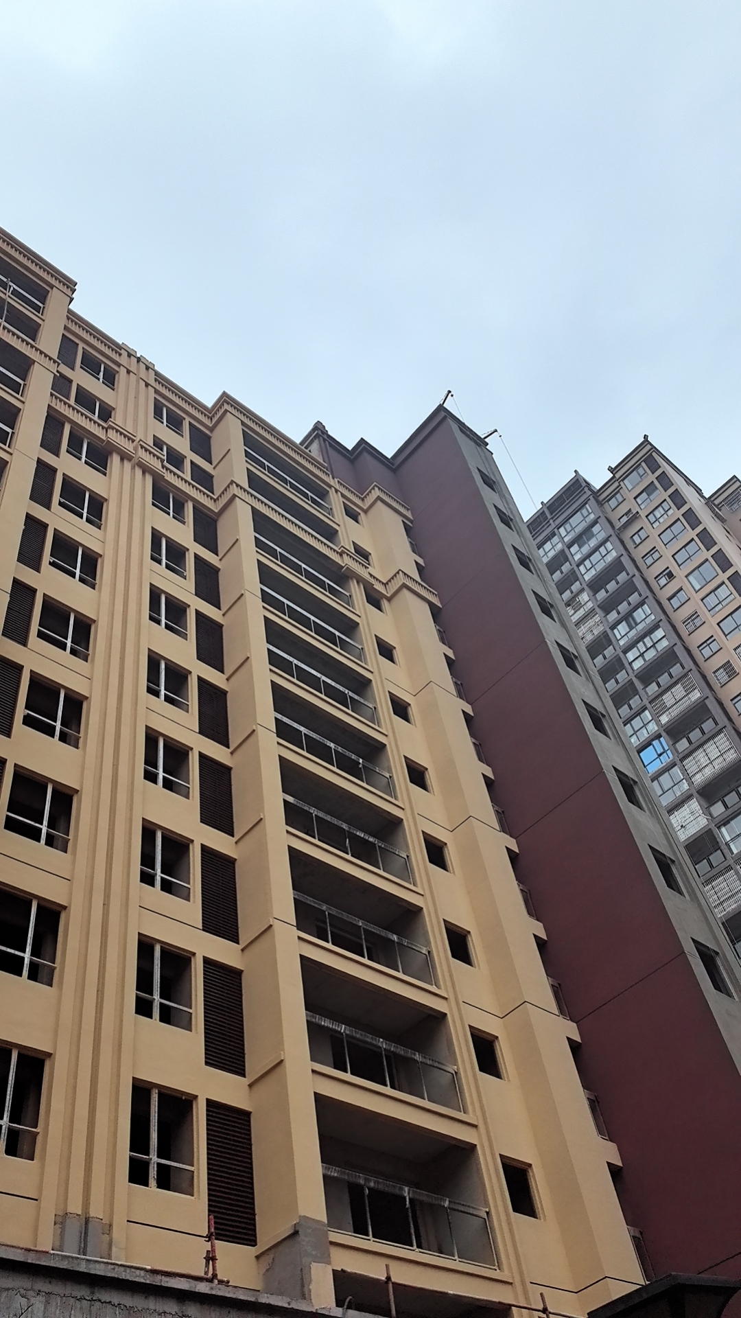 EPS外墻線條的厚度對保溫效果的影響主要體現(xiàn)在以下幾個方面