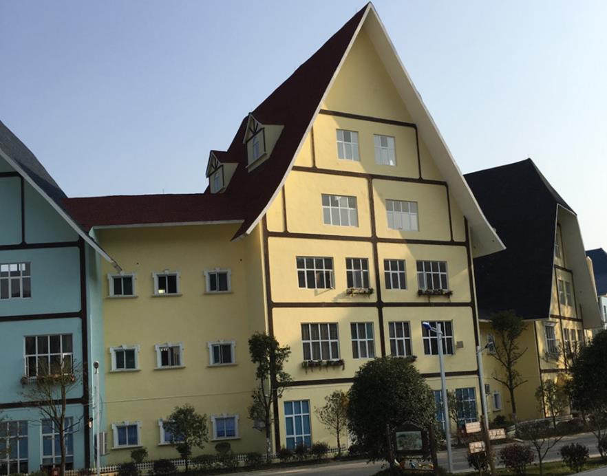 確保耐堿玻纖網(wǎng)格布與EPS線條的貼合度，無翹曲、褶皺現(xiàn)象。