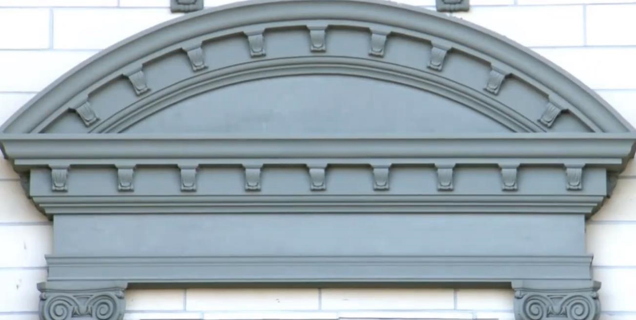 安裝EPS外墻裝飾線條時(shí)，要注意保持墻面干燥、無油污、無灰塵