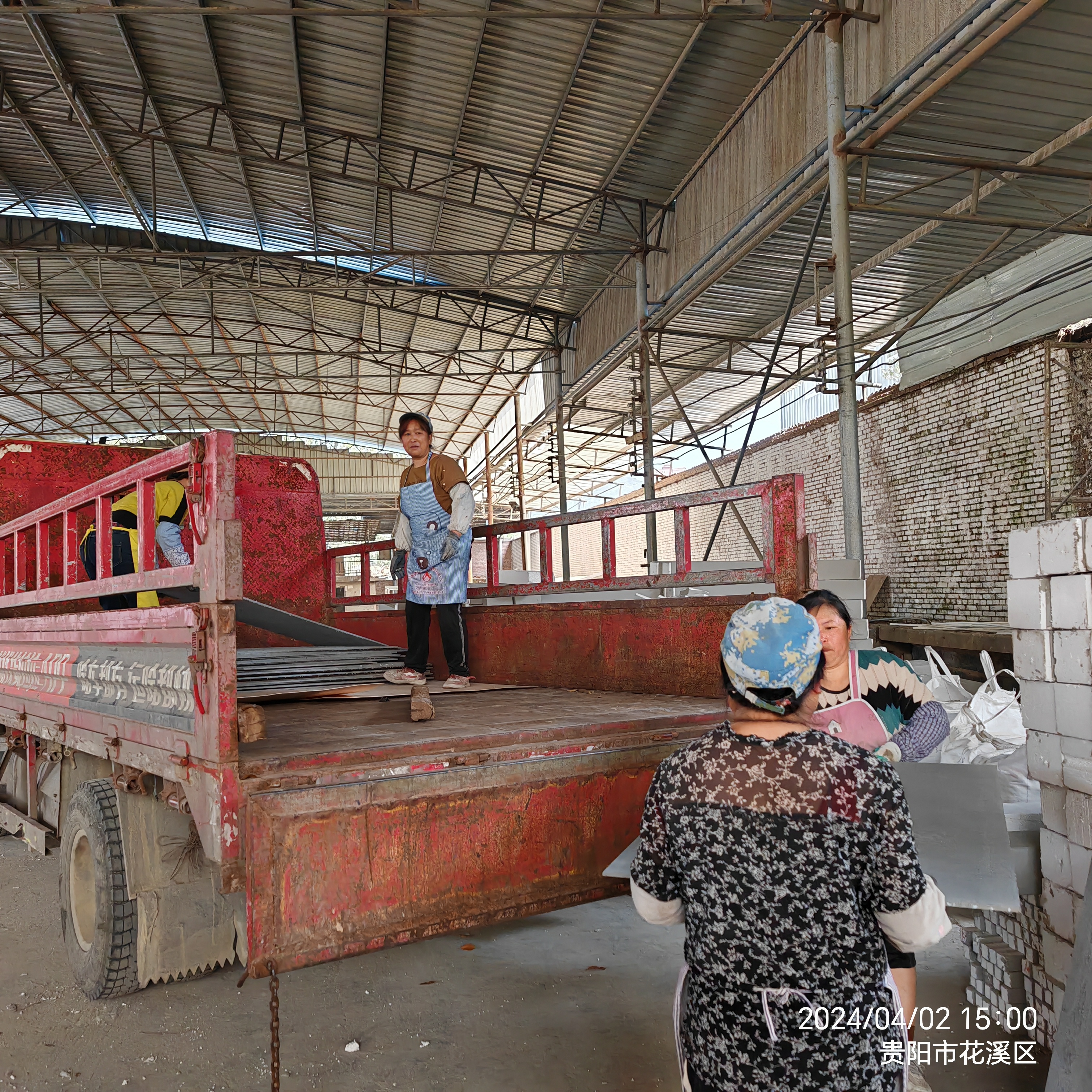 微信圖片_20240402150335 貴州eps廠家:如何安裝EPS外墻裝飾線條不會(huì)輕易掉落?